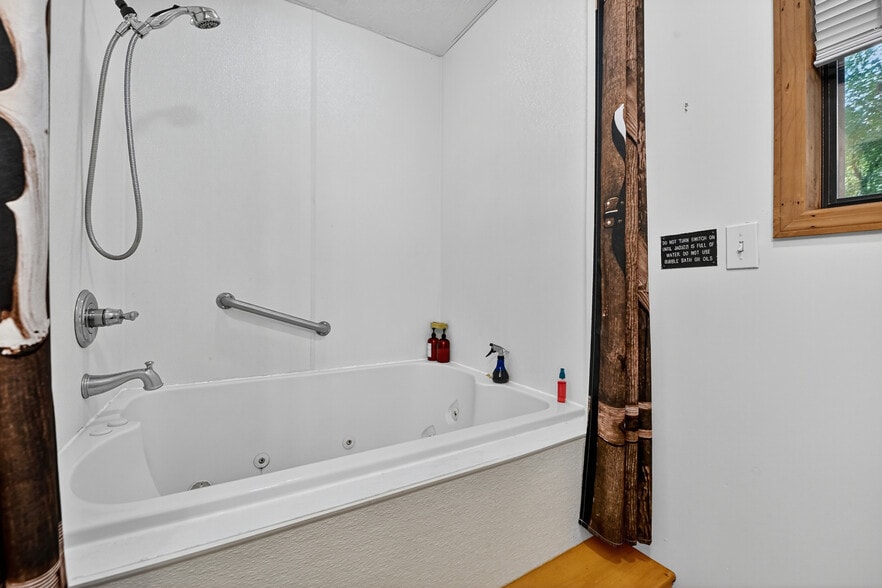 More Photos Of 77 Alpine Way, Blairsville Hotel For Sale