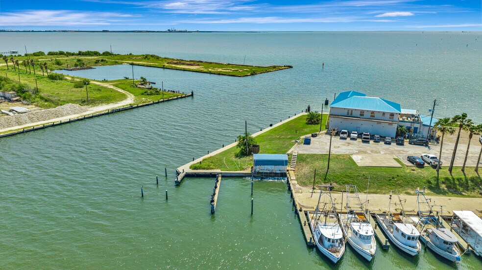 More Photos Of 2241 State Highway 35 N, Port Lavaca Storefront For Sale