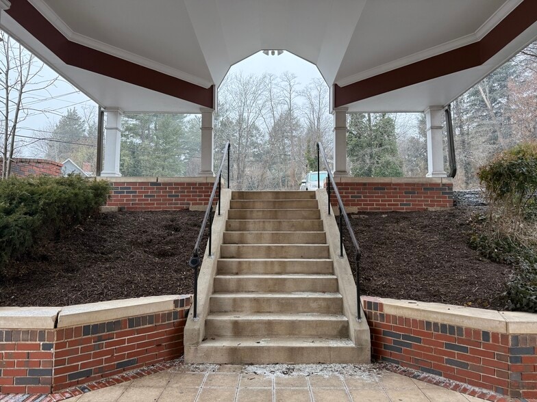 More Photos Of 1400 Russell Rd, Alexandria Religious Facility For Sale