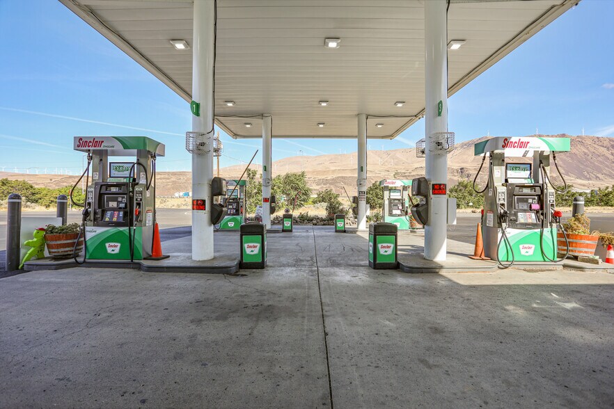 More Photos Of 606 E 1st, Rufus Convenience Store For Sale