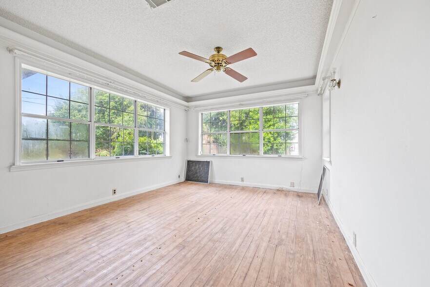 More Photos Of 164 NE Laguna Dr, Lake City Office For Sale
