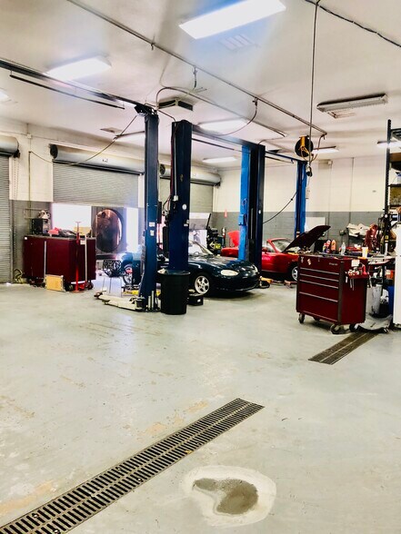 More Photos Of 2975 Sunrise Ave, Las Vegas Service For Sale