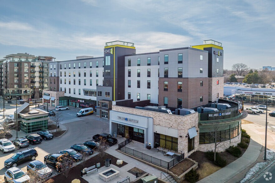 More Photos Of 2100 W 80 1/2 St, Bloomington Freestanding For Lease