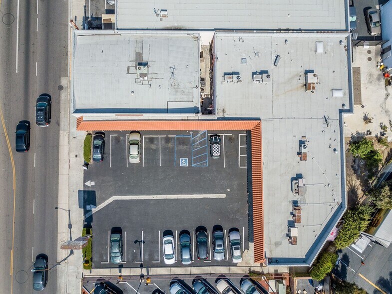 More Photos Of 3328 E Anaheim St, Long Beach Freestanding For Lease