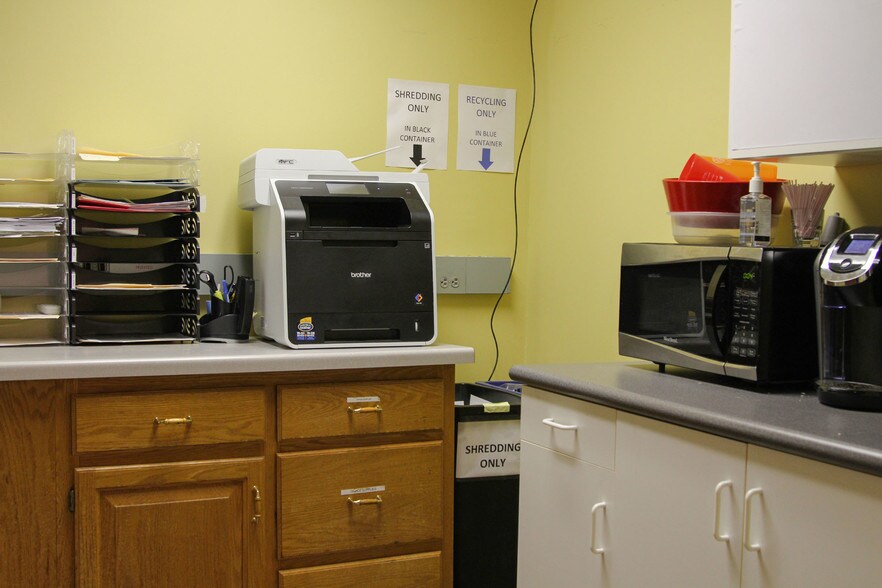 More Photos Of 1652 Greenview Dr SW, Rochester Office For Lease