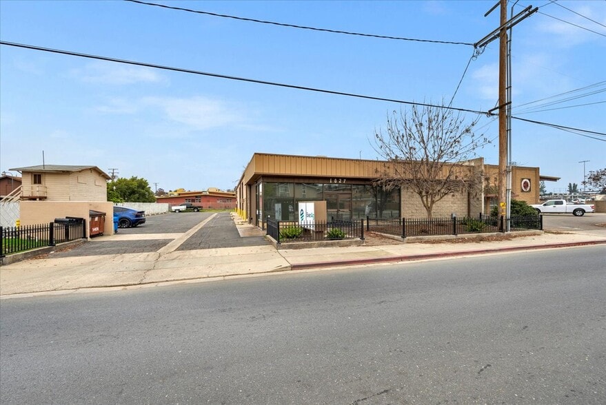 More Photos Of 1027 W Murray Ave, Visalia Service For Sale