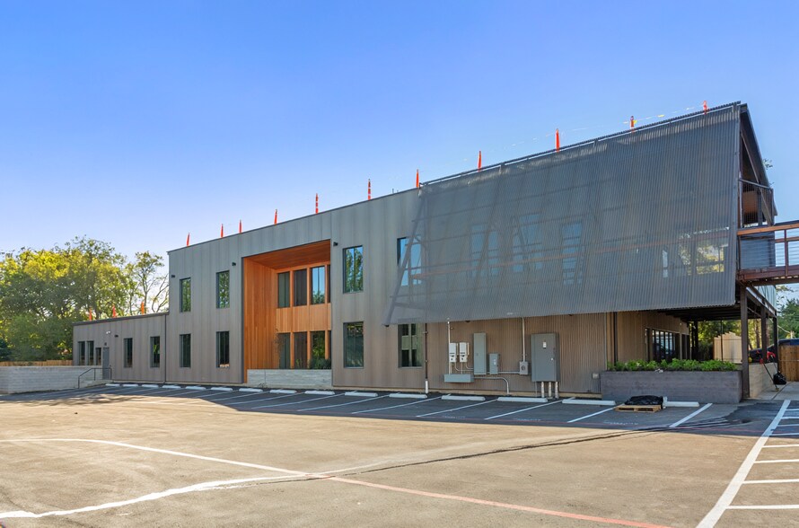 More Photos Of 201-207 E Saint Elmo Rd, Austin Unknown For Lease