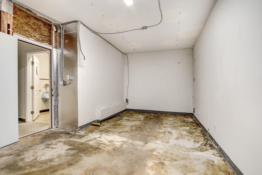 More Photos Of 21352 Nordhoff St, Chatsworth Light Manufacturing For Sale