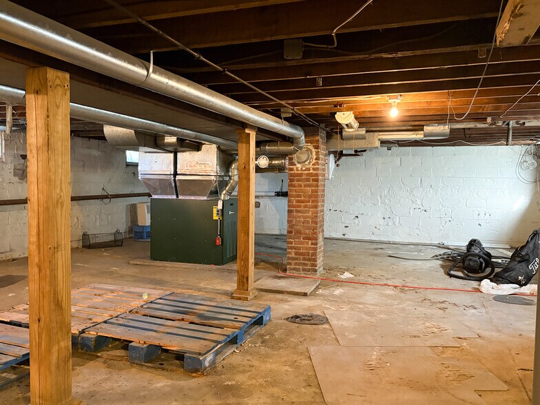 More Photos Of 417 Albany Ave, Kingston Office For Sale