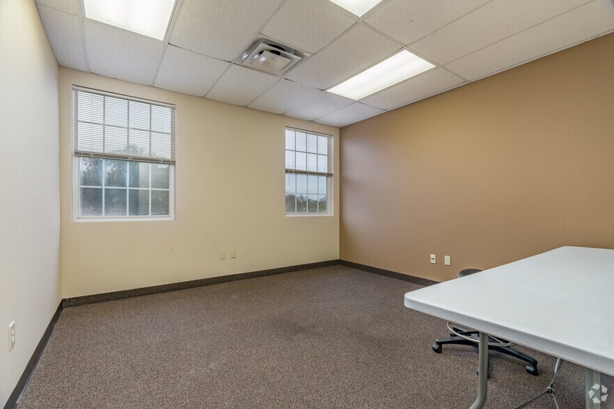 More Photos Of 303 S Jupiter Rd, Allen Unknown For Lease
