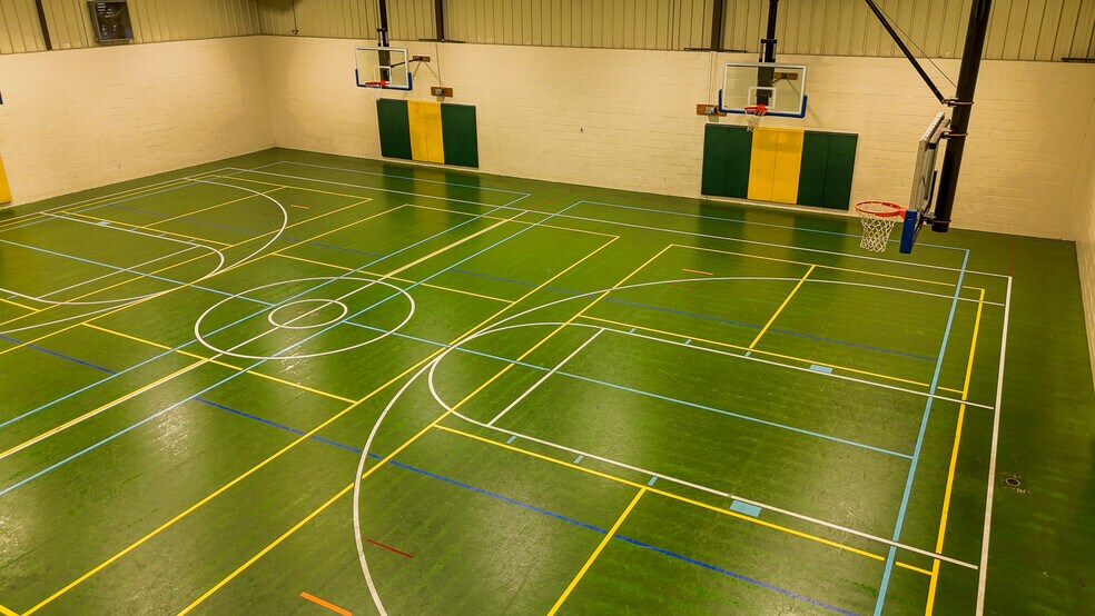 More Photos Of 300 Walnut St, Peru General Retail For Sale