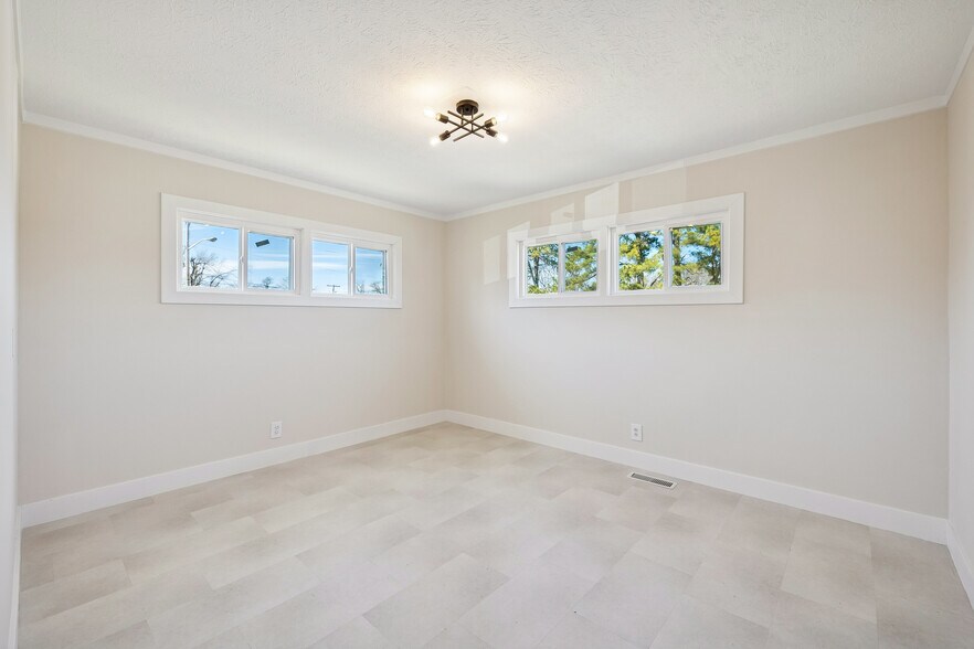 More Photos Of 319 Highway 76, White House Office For Lease