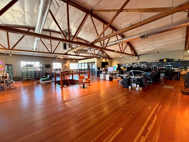 More Photos Of 2620-2626 Spring St, Redwood City Light Manufacturing For Lease
