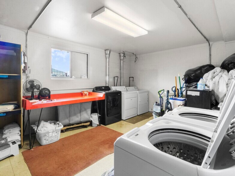 More Photos Of 1806 E Cedar Ave, Rawlins Hotel For Sale