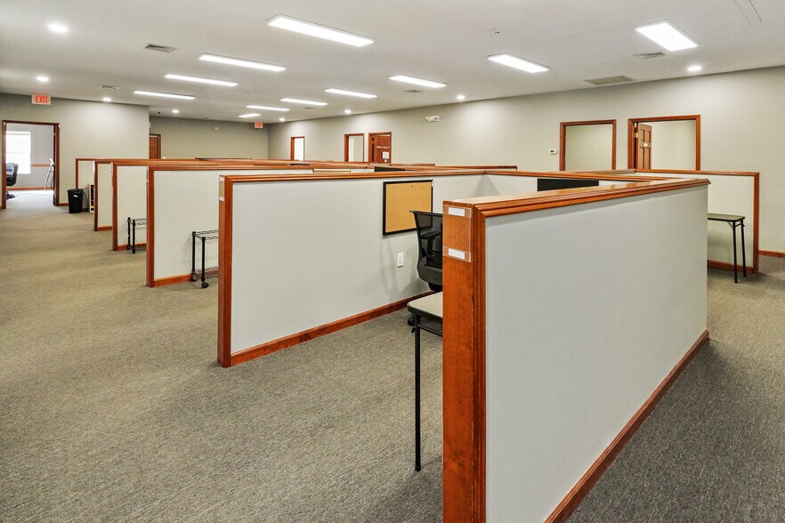 More Photos Of 750 Broad St, Shrewsbury Office For Lease