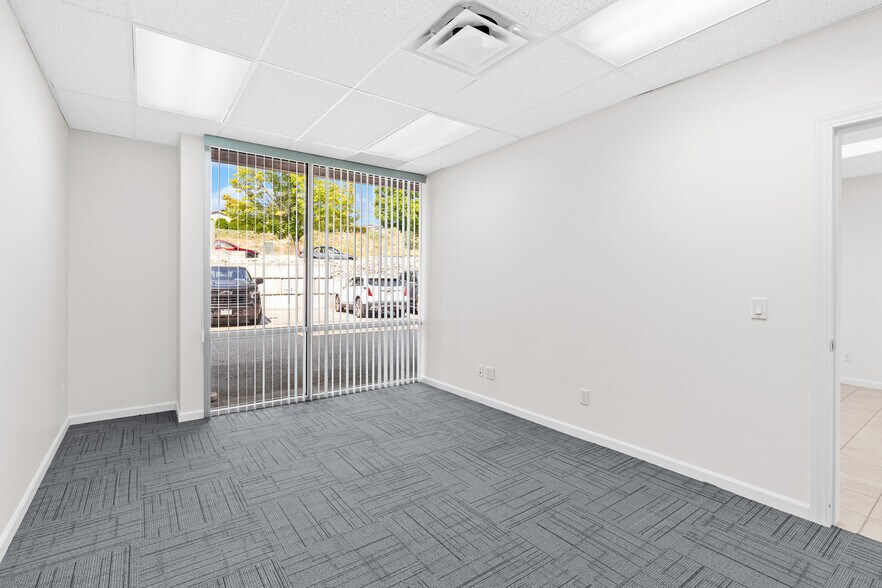 More Photos Of 215 Neave Rd, Kelowna Office For Sale
