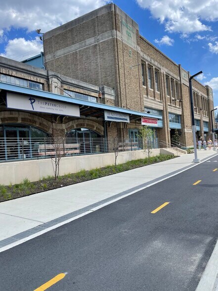 More Photos Of 3-7 N Christopher Columbus Blvd, Philadelphia Loft Creative Space For Lease