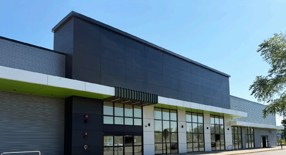 Primary Photo Of 30 W 63rd St, Westmont Supermarket For Lease