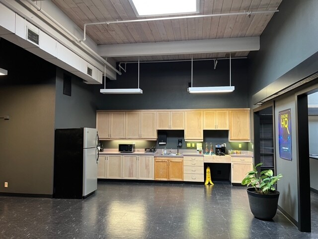 More Photos Of 40 E Broadway, Eugene Office For Lease