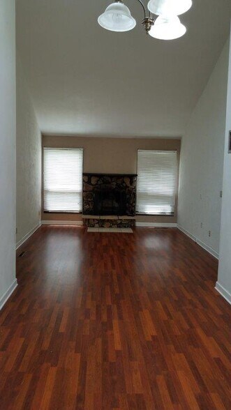 More Photos Of 100 Turnbridge Dr, Swansea Specialty For Sale