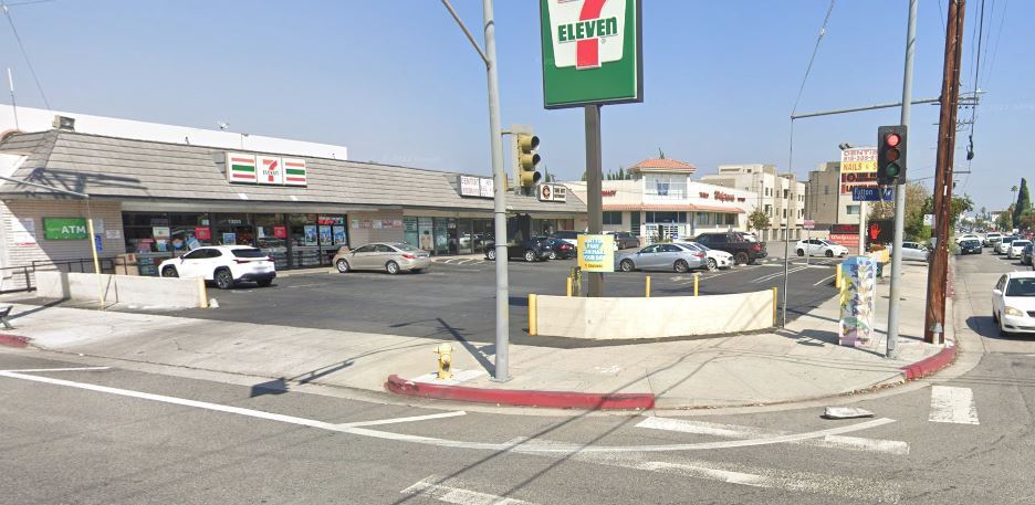 More Photos Of 13245-13253 Victory Blvd, Van Nuys Freestanding For Lease
