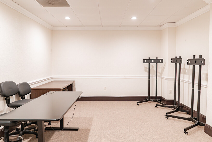 More Photos Of 131 E New York Ave, Deland Medical For Lease