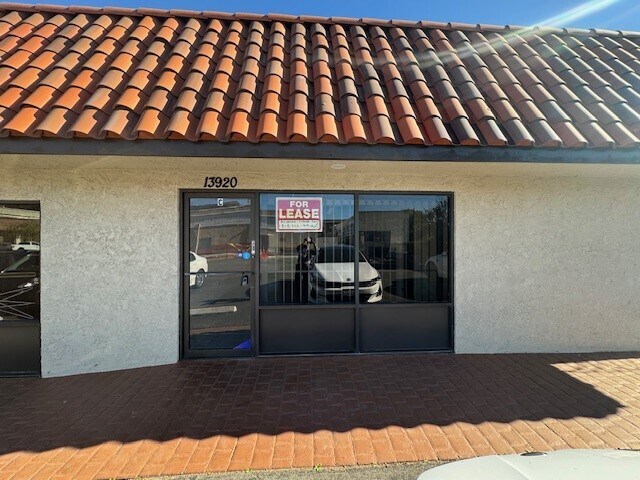 More Photos Of 13920 Foothill Blvd, Sylmar Storefront Retail Office For Lease