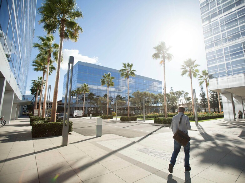 More Photos Of 2445 Augustine Dr, Santa Clara Office For Lease