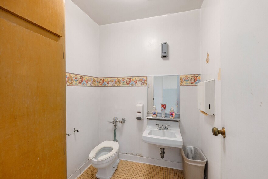 More Photos Of 4755 130th st, Hawthorne Schools For Lease