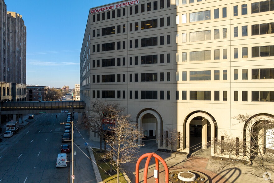 More Photos Of 3031 W Grand Blvd, Detroit Office For Lease