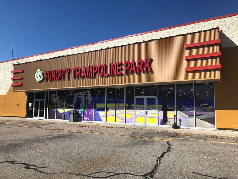 Primary Photo Of 1275-1335 Fall River Ave, Seekonk Unknown For Lease