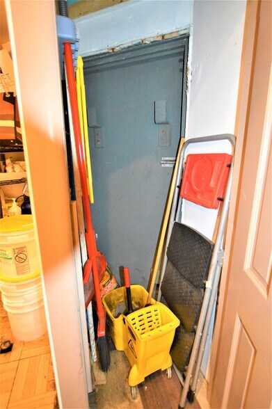 More Photos Of 1300 Hylan Blvd, Staten Island General Retail For Sale