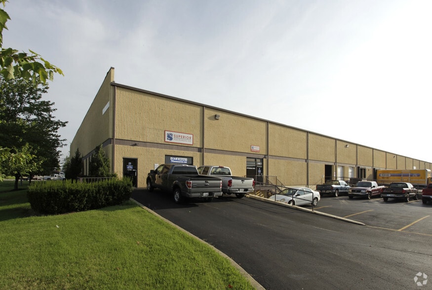 More Photos Of 3701-3825 Collins Ln, Louisville Warehouse For Lease