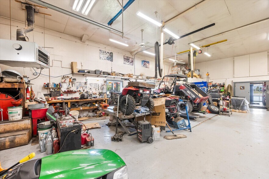 More Photos Of 5 Demick Ln, Salmon Auto Repair For Sale