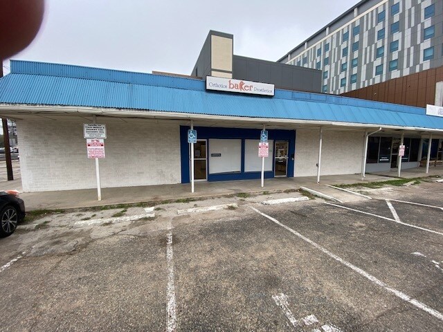 More Photos Of 1104 W 34th St, Austin Freestanding For Lease