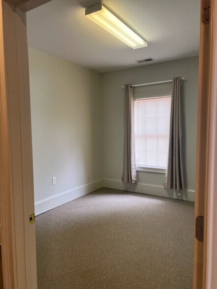 More Photos Of 2440 Sandy Plains Rd, Marietta Medical For Lease