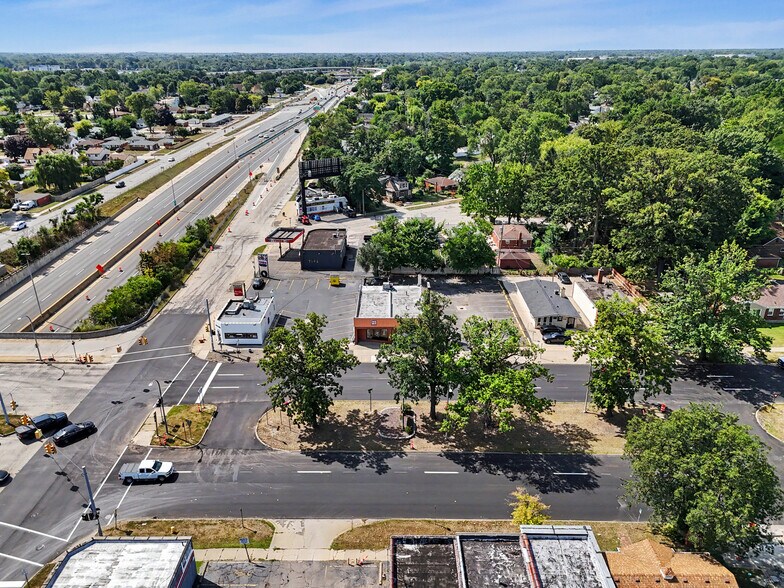 More Photos Of 22976 Outer Dr, Dearborn Flex For Lease