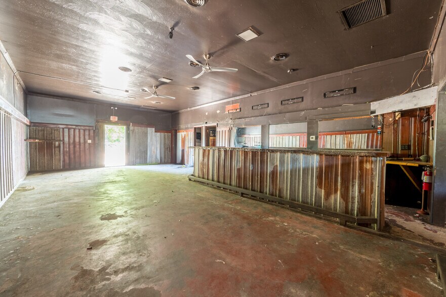 More Photos Of 19510 NE US Hwy 301, Waldo Storefront Retail Office For Sale