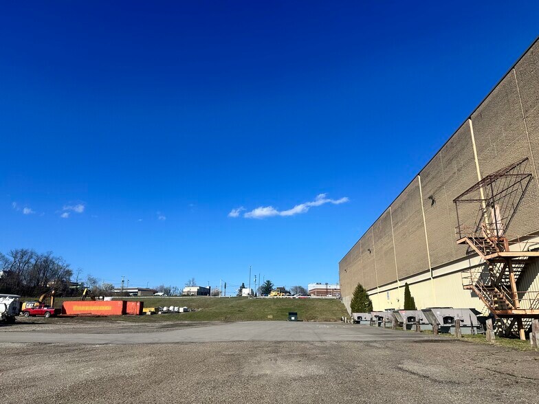 More Photos Of 150 Main St, Wintersville General Retail For Lease