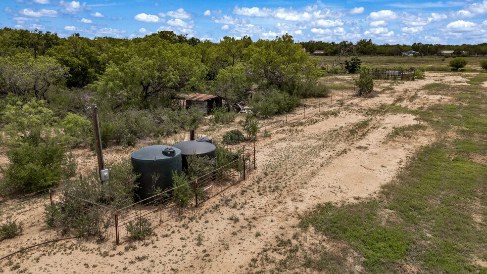 More Photos Of OOO County Rd, Devine Land For Sale