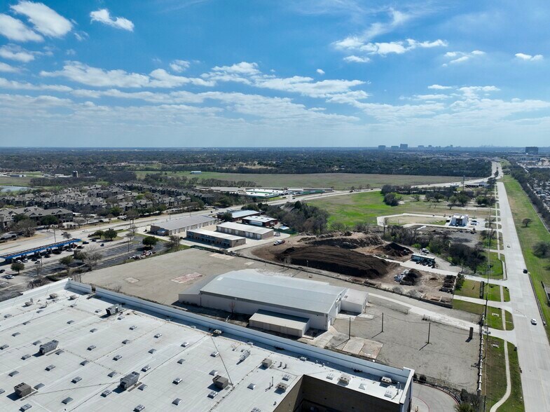 More Photos Of 6000 Split Trail Rd, Plano Warehouse For Lease