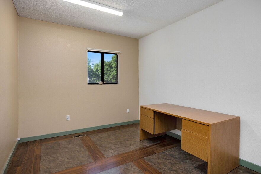 More Photos Of 1021 N Lincoln Ave, Loveland Freestanding For Lease