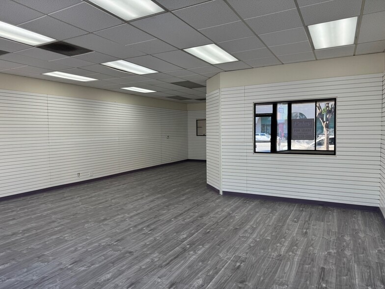 More Photos Of 6261 Van Nuys Blvd, Van Nuys Office For Lease