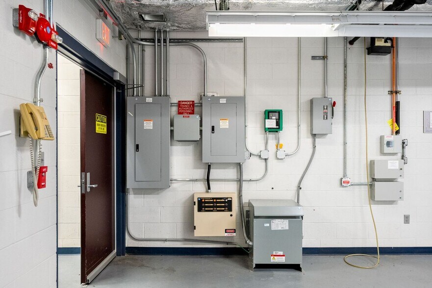 More Photos Of 2800 Diode Ln, Louisville Warehouse For Lease