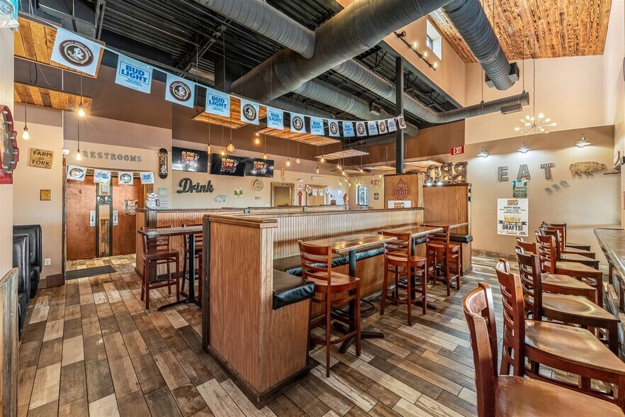 More Photos Of 5490 Stadium Pky, Melbourne Restaurant For Sale