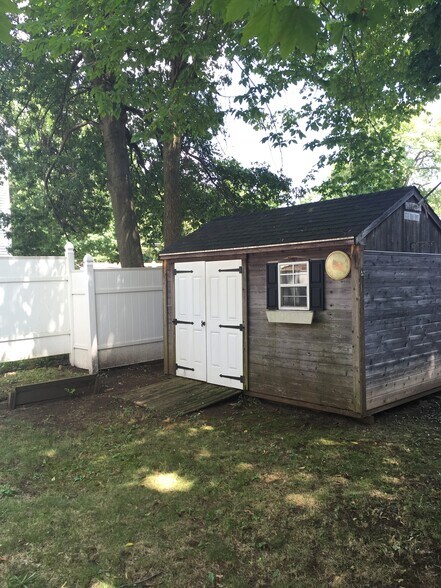 More Photos Of 121-123 Brownell St, New Haven Apartments For Sale