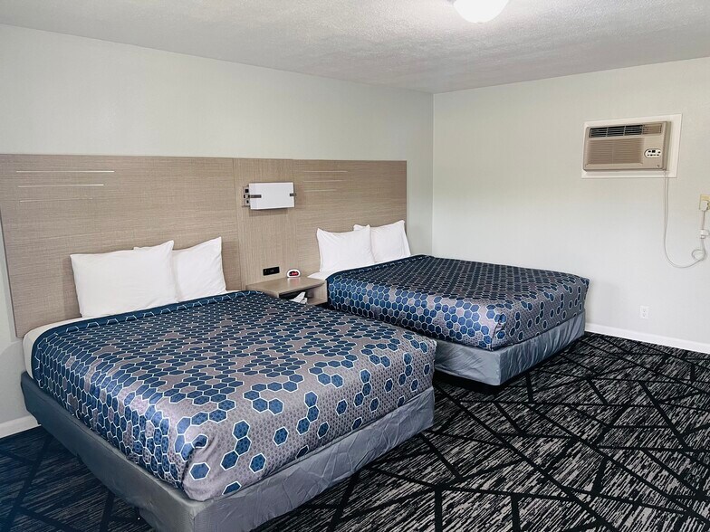 More Photos Of 1210 A Ave E, Oskaloosa Hotel For Sale