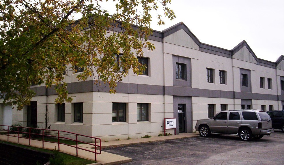 More Photos Of 201 209 E Park St, Mundelein Office For Lease