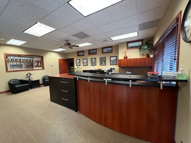 More Photos Of 707 Ridgeview Dr, McHenry Flex For Sale