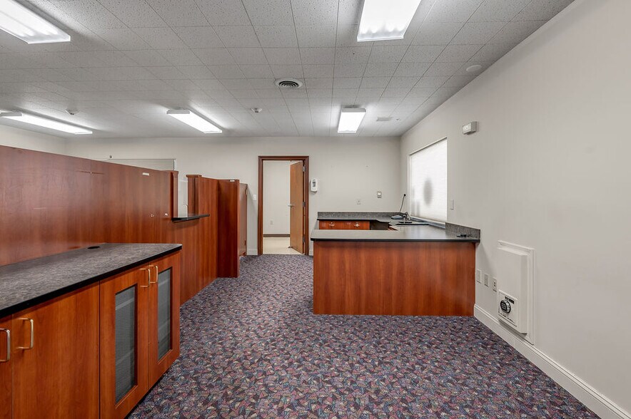 More Photos Of 250 Crossfield Dr, Versailles Light Manufacturing For Lease